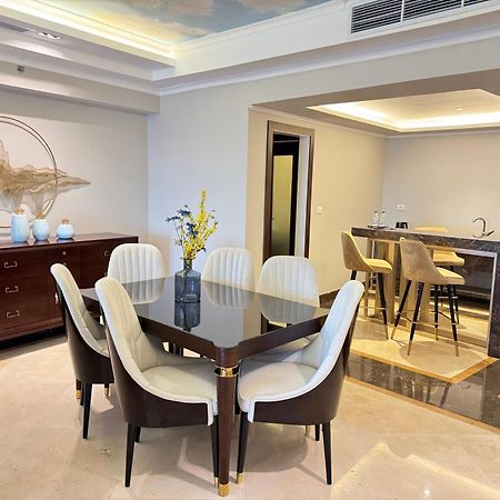 Fleet Club Mahrousa Alexandrië Buitenkant foto A dining room in a luxury apartment