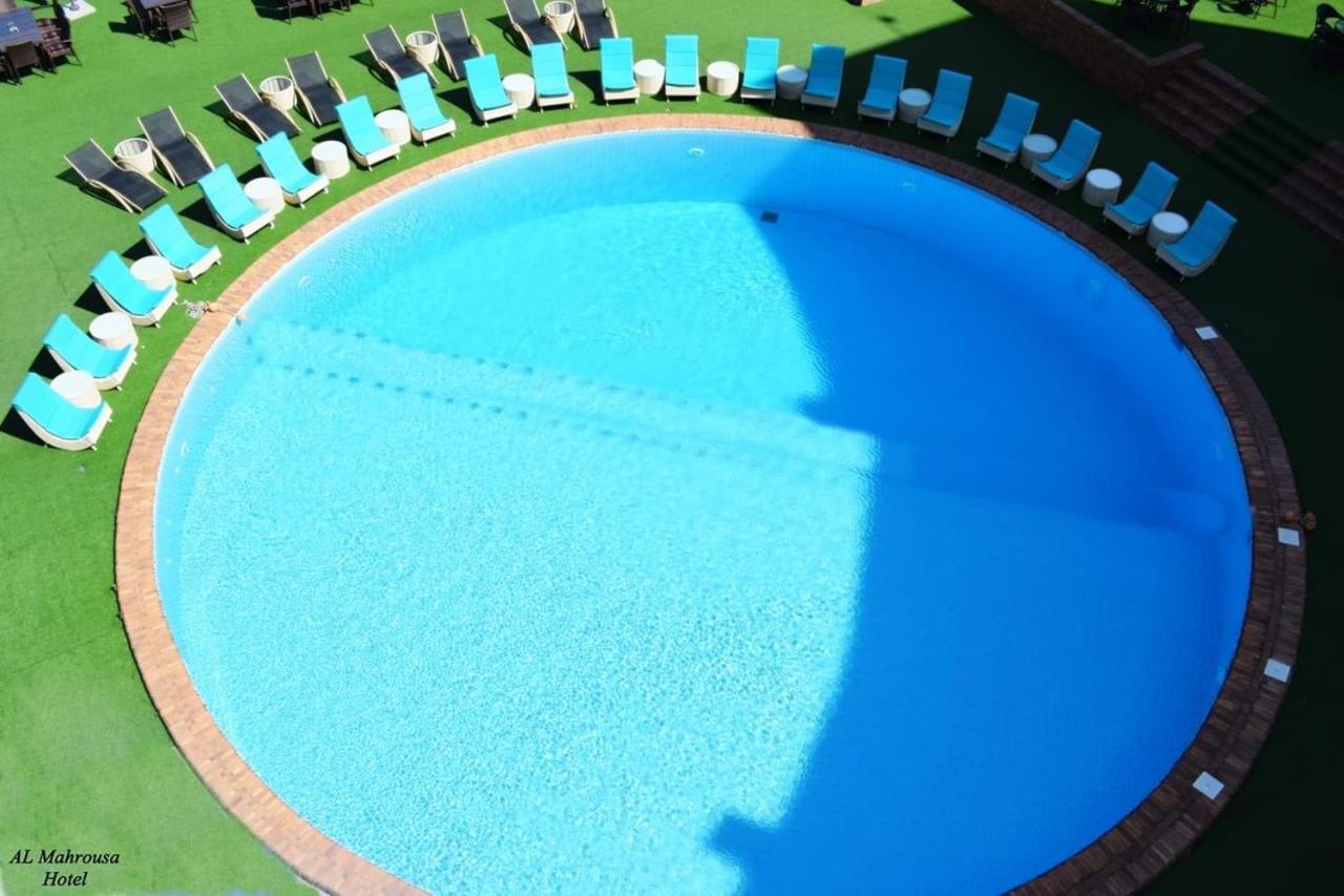 Fleet Club Mahrousa Alexandrië Buitenkant foto A swimming pool