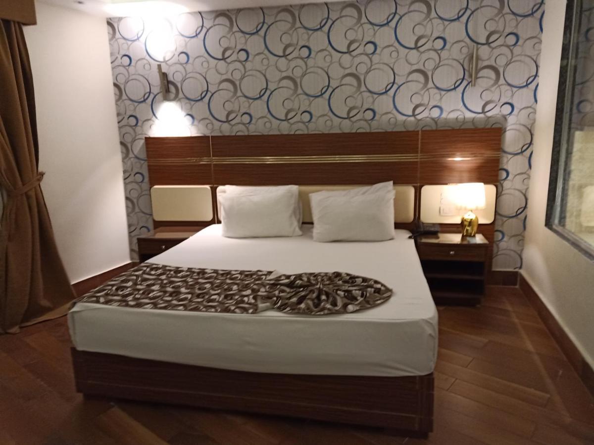Fleet Club Mahrousa Alexandrië Buitenkant foto A bedroom at the hotel