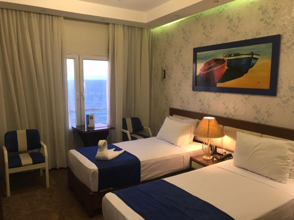 Fleet Club Mahrousa Alexandrië Buitenkant foto A room at the hotel