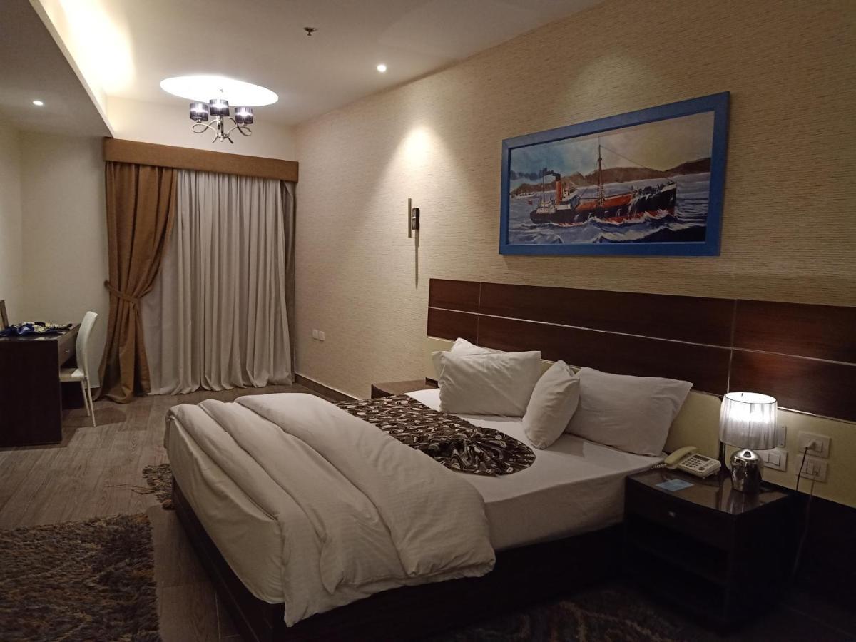 Fleet Club Mahrousa Alexandrië Buitenkant foto A room at the hotel