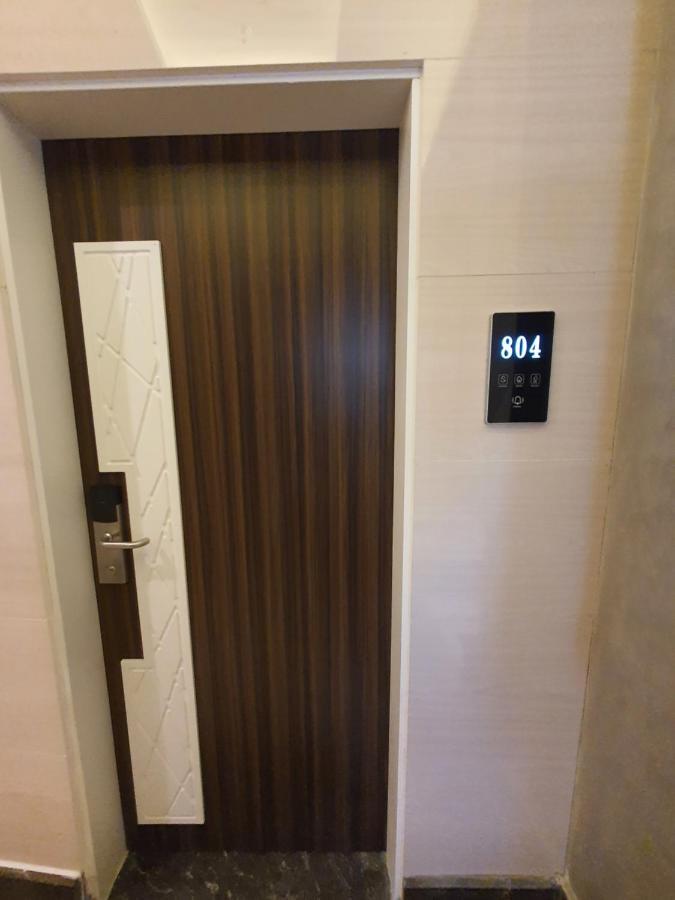 Fleet Club Mahrousa Alexandrië Buitenkant foto A door with a doorbell