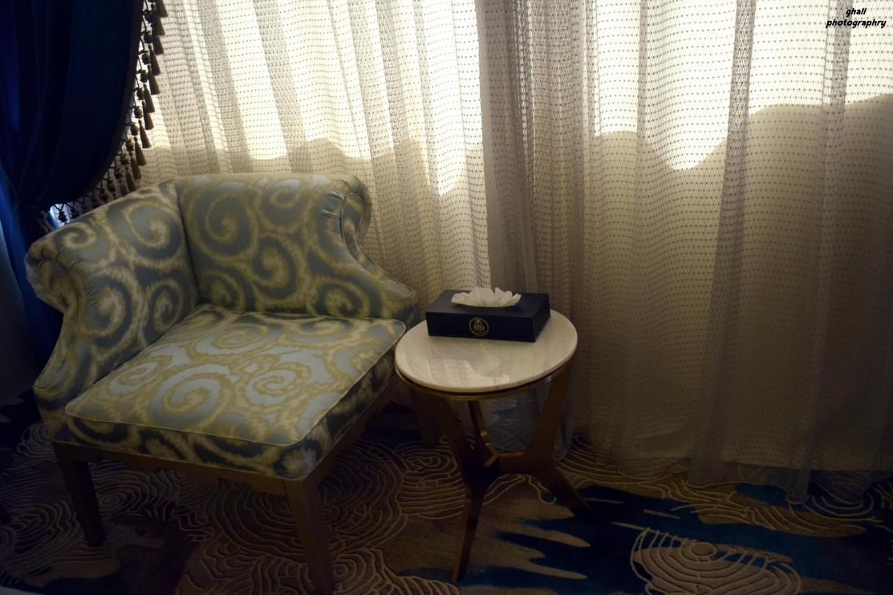Fleet Club Mahrousa Alexandrië Buitenkant foto A tissue box on a table