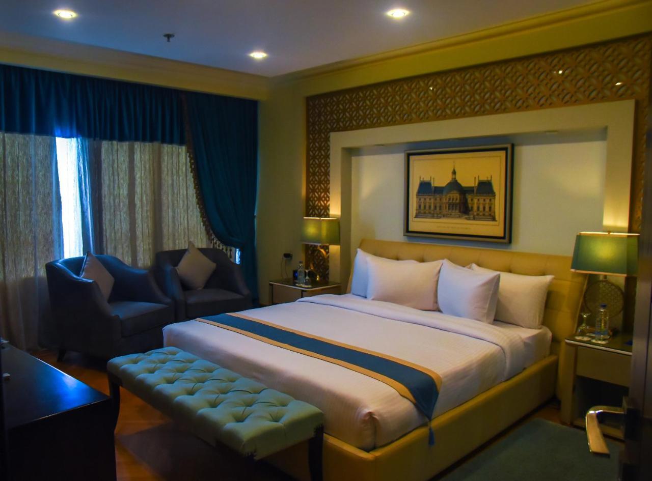 Fleet Club Mahrousa Alexandrië Buitenkant foto A bedroom at the hotel