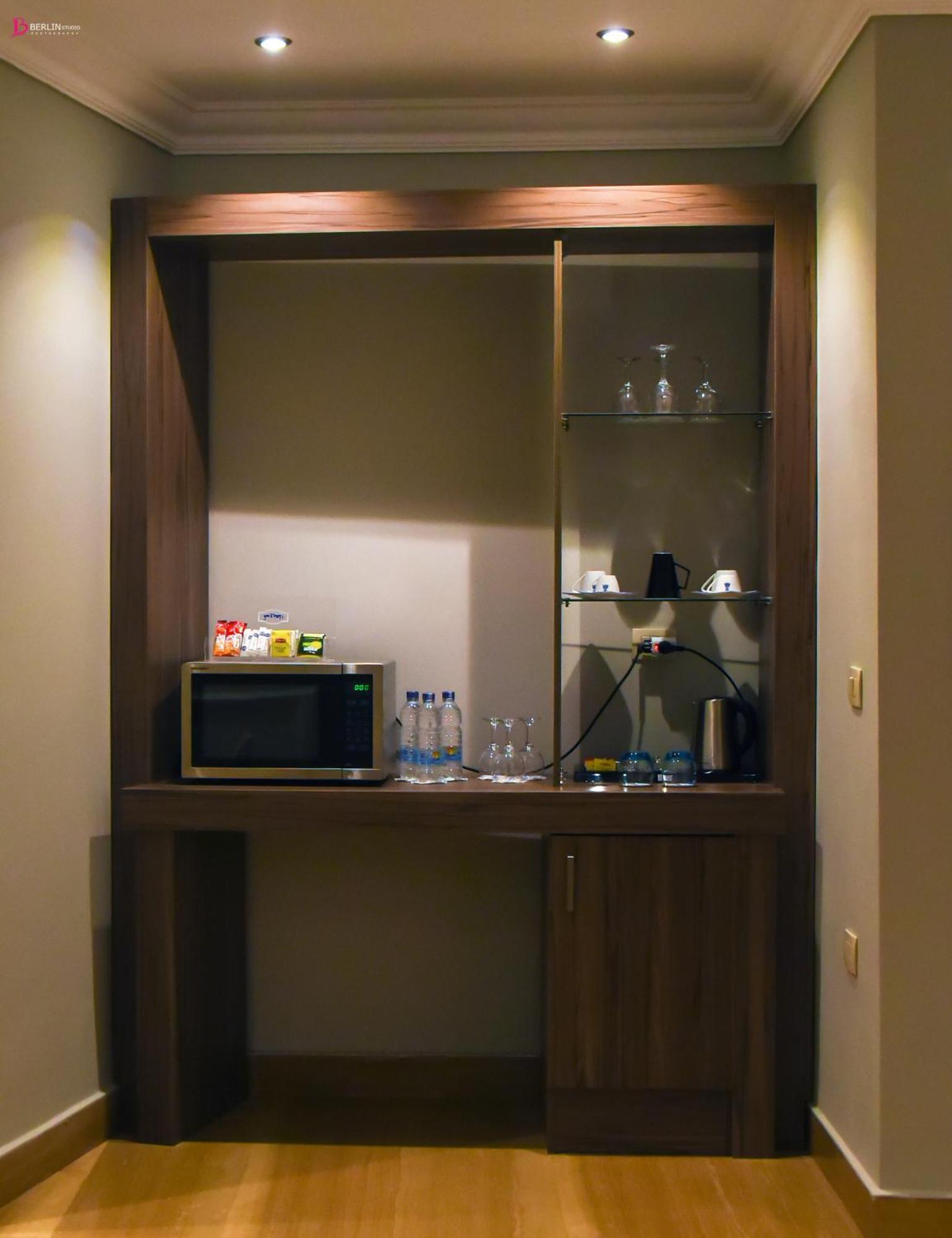 Fleet Club Mahrousa Alexandrië Buitenkant foto A wet bar in a hotel room
