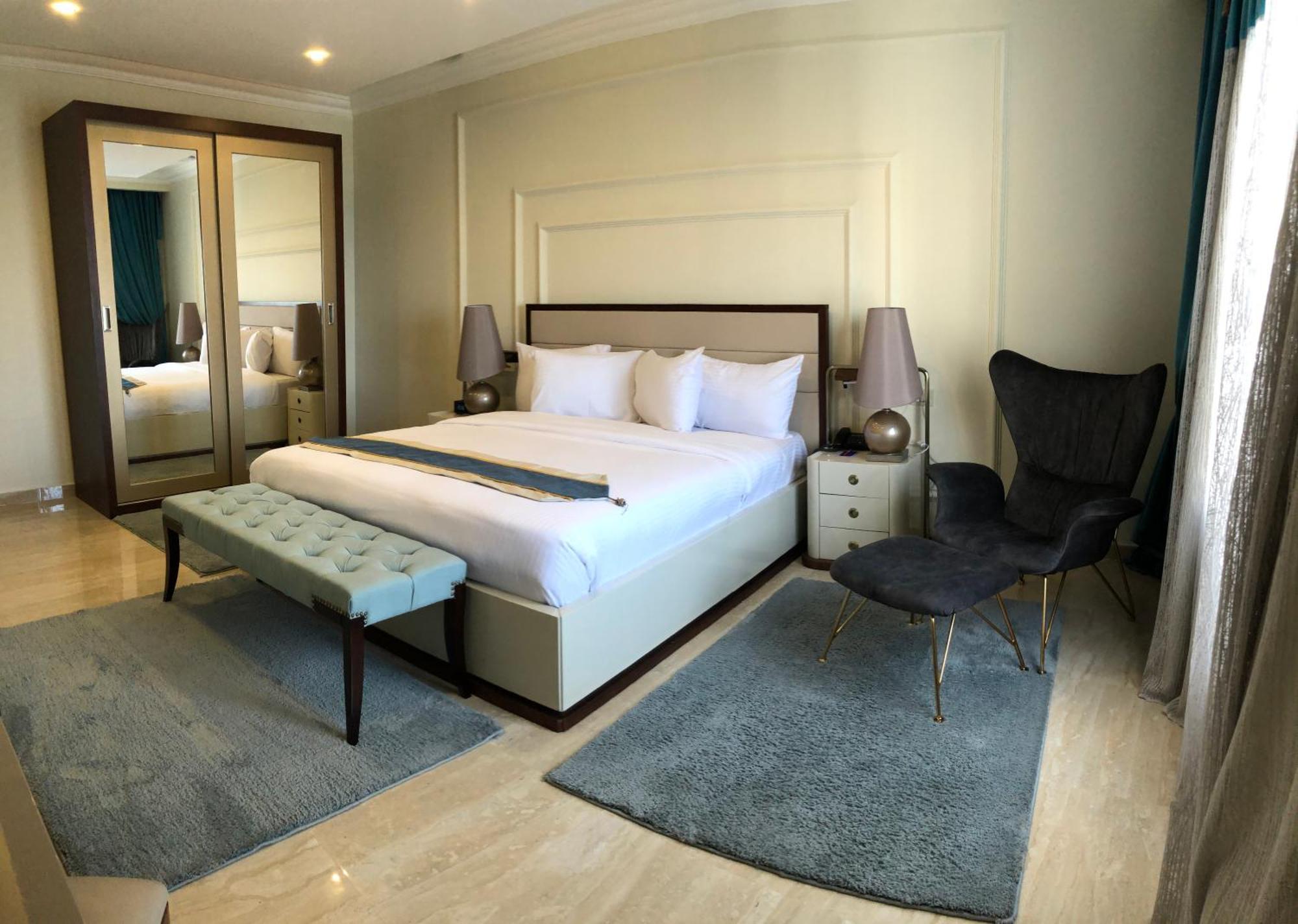 Fleet Club Mahrousa Alexandrië Buitenkant foto A bedroom at the hotel